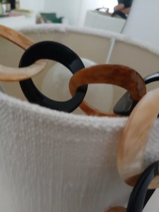 Collana a cerchi beige e neri