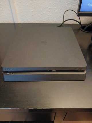 PS4 Slim 1TB Negra + Mando