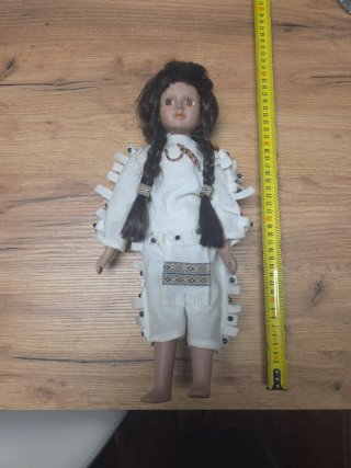 Muñeca de porcelana nativa americana
