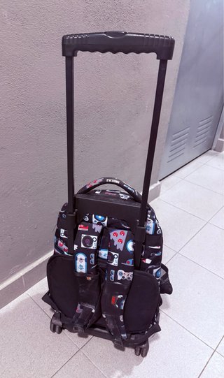 Mochila Totto con ruedas. Muy buen estado.