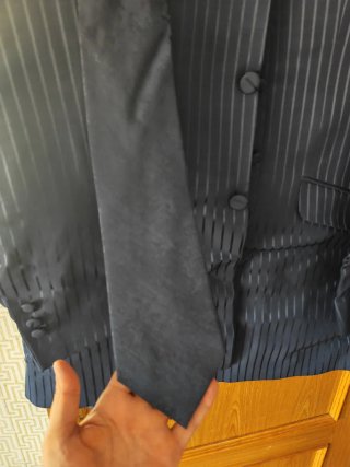 Traje de ceremonia gris con rayas