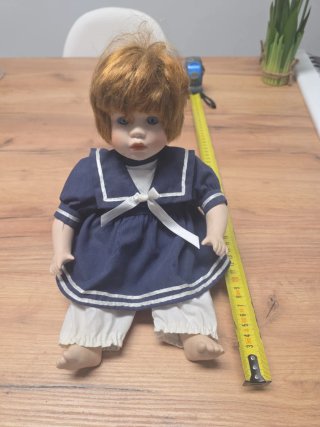 Muñeca de porcelana marinera