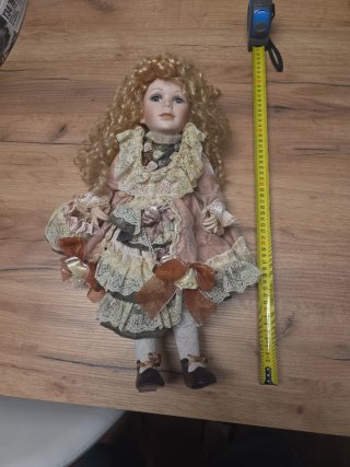 Muñeca de porcelana antigua