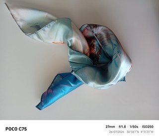 Foulard floral azul y rosa cm. 68 x 68