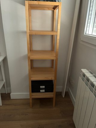 Estantería de madera