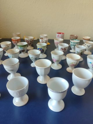 Collezione di porta uova in ceramica
