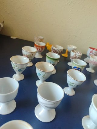 Collezione di porta uova in ceramica