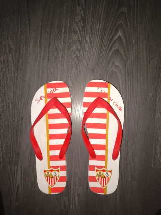 Chanclas para el verano y la playa del Sevilla F.C