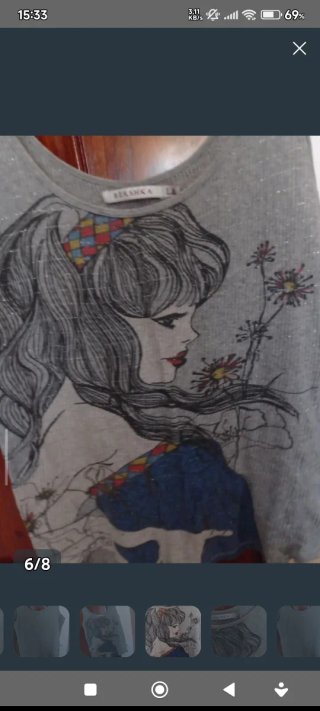 Camiseta Bershka gris con estampado chica