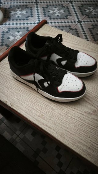 Zapatillas Tenth Negras, Blancas y Rojas