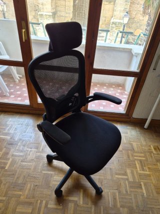Silla de oficina ergonómica negra