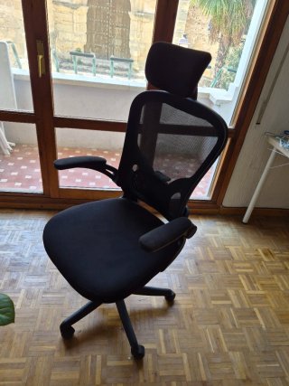 Silla de oficina ergonómica negra