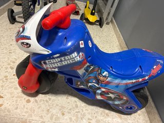 Moto Infantil Capitán América Azul y Roja