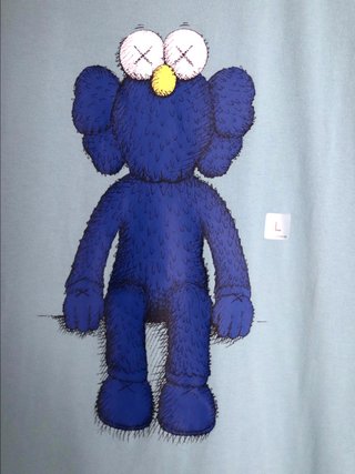 Camiseta Uniqlo x Kaws Talla L Azul