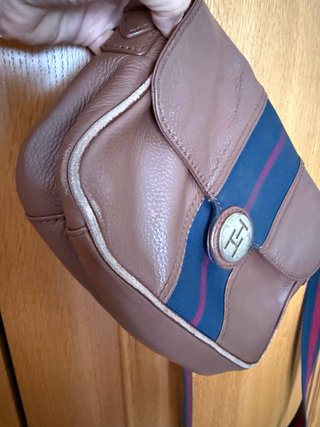 Bolso bandolera Tommy Hilfiger marrón y azul
