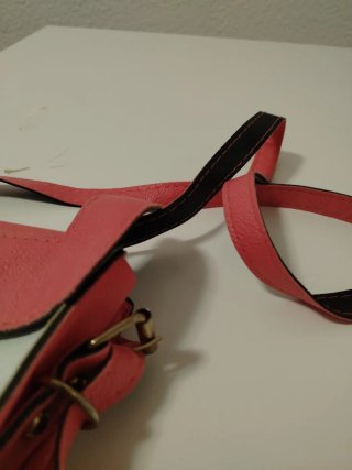 Bolso rosa y blanco con diseño de zorro