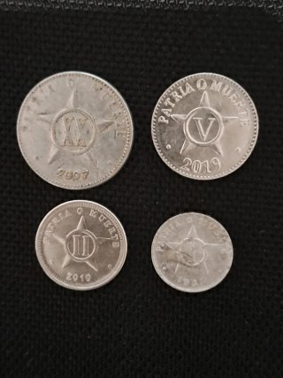 Lote 12 monedas cubanas