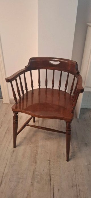 Silla de madera estilo Windsor