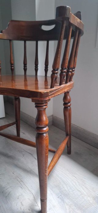 Silla de madera estilo Windsor