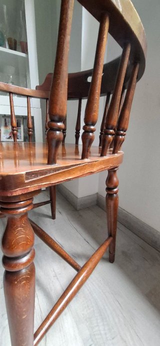 Silla de madera estilo Windsor