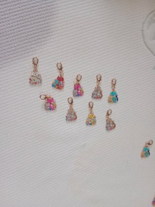 4 Mini llaveros de gatos con flores (2cm+ enganche