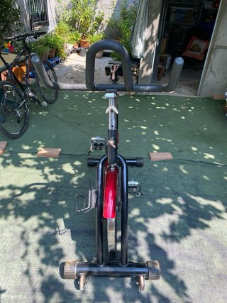 Bicicleta Spinning con pedali/calas