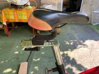Bicicleta Spinning con pedali/calas