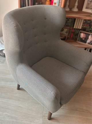 Sillón orejero moderno cuadros grises