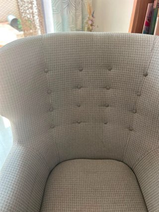 Sillón orejero moderno cuadros grises