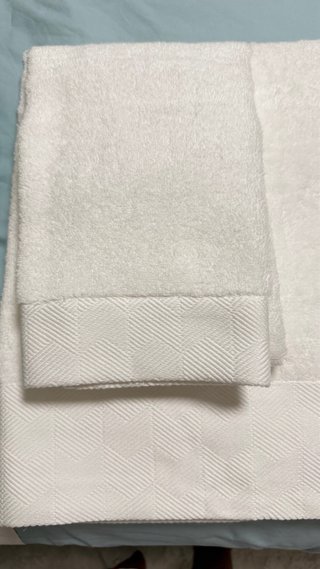 Toalhão e toalha rosto brancas da Frette