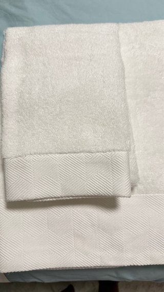 Toalhão e toalha rosto brancas da Frette
