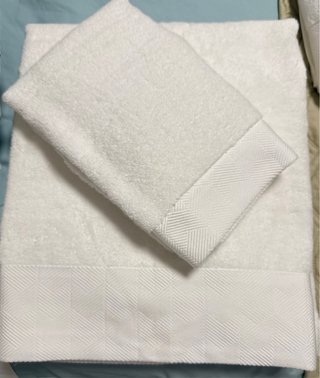 Toalhão e toalha rosto brancas da Frette