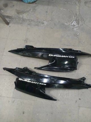Carenado laterales Suzuki Burgman 125 Negro