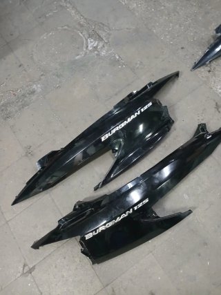 Carenado laterales Suzuki Burgman 125 Negro