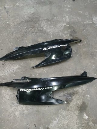 Carenado laterales Suzuki Burgman 125 Negro