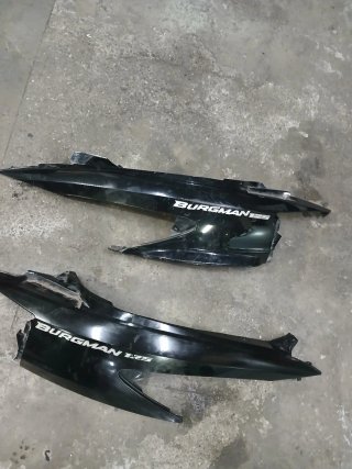 Carenado laterales Suzuki Burgman 125 Negro