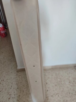 Cuna de madera blanca