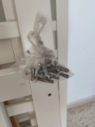 Cuna de madera blanca