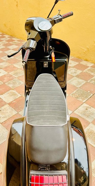 Vespa PX200 Iris