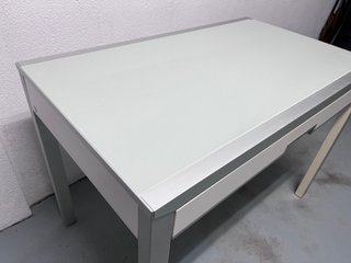 Mesa Cancio Cristal y Metal