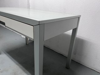 Mesa Cancio Cristal y Metal