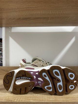 Zapatillas New Balance 1000 Talla 42 Beige/Morado