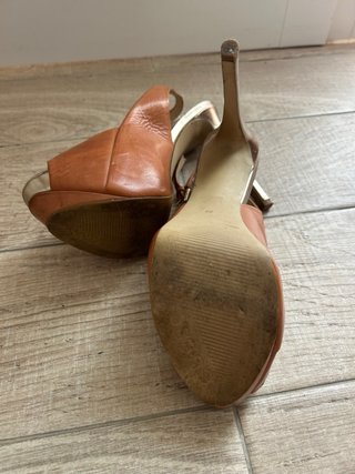 Sandalias Guess Tacon Camel Talla 38