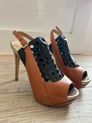 Sandalias Guess Tacon Camel Talla 38