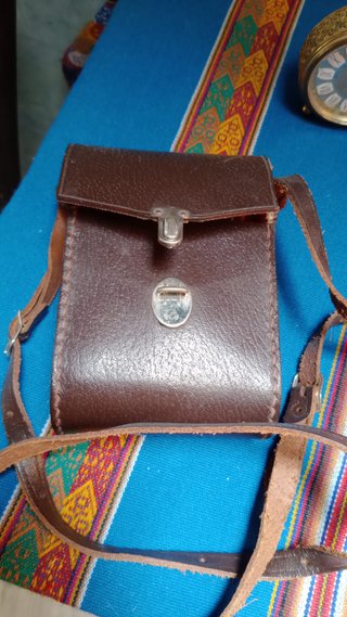 Conjunto de antigüedades: reloj, binoculares