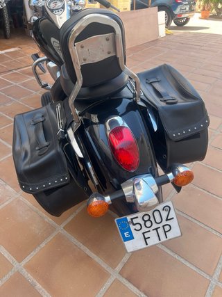 Kawasaki Vulcan 900 Custom Cruiser