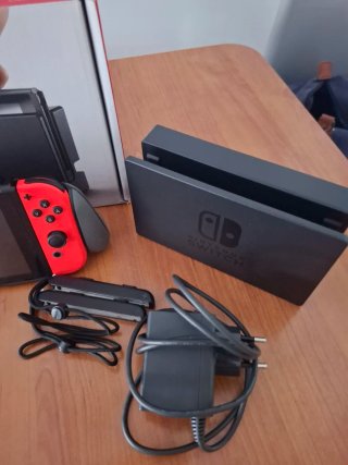 Nintendo Switch con caja y funda