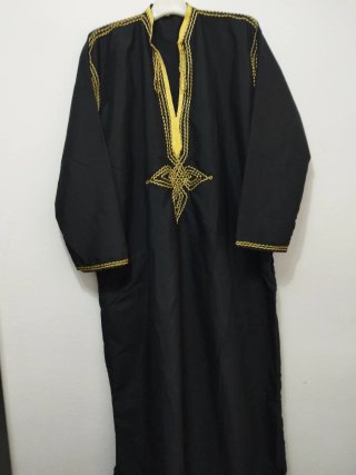 Túnica negra bordada dorada talla única