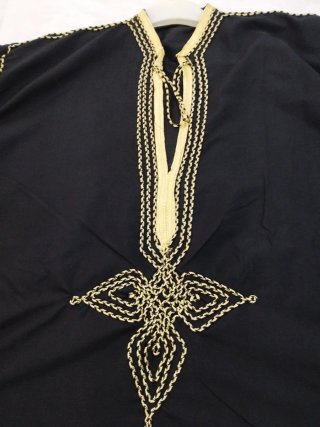 Túnica negra bordada dorada talla única