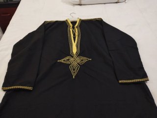 Túnica negra bordada dorada talla única
